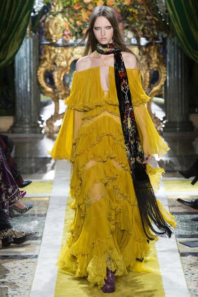 Look 32
